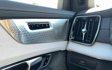 Volvo XC90 II рестайлинг, 2025 год, 10 492 000 рублей, 13 фотография