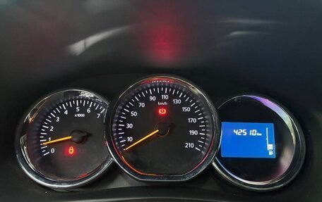 Renault Logan II, 2018 год, 899 000 рублей, 11 фотография