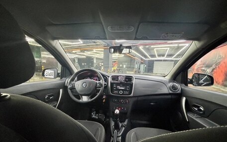 Renault Logan II, 2018 год, 899 000 рублей, 9 фотография