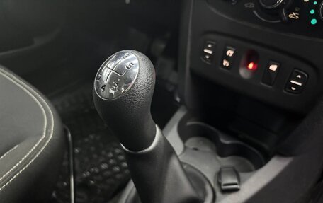 Renault Logan II, 2018 год, 899 000 рублей, 13 фотография