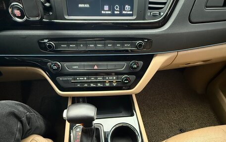 KIA Carnival III, 2020 год, 3 500 000 рублей, 16 фотография