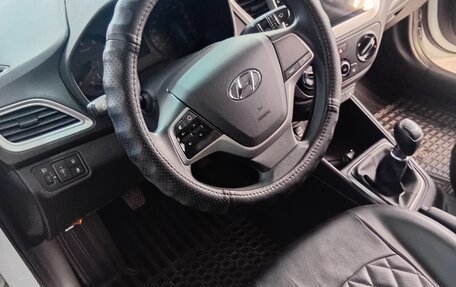 Hyundai Solaris II рестайлинг, 2019 год, 1 550 000 рублей, 10 фотография