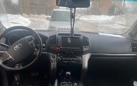 Toyota Land Cruiser 200, 2010 год, 2 550 000 рублей, 8 фотография