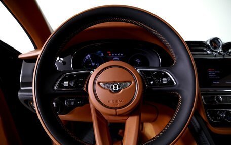 Bentley Bentayga I, 2023 год, 19 000 000 рублей, 13 фотография