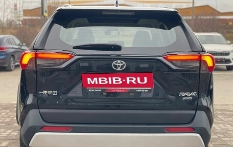 Toyota RAV4, 2025 год, 3 990 000 рублей, 6 фотография