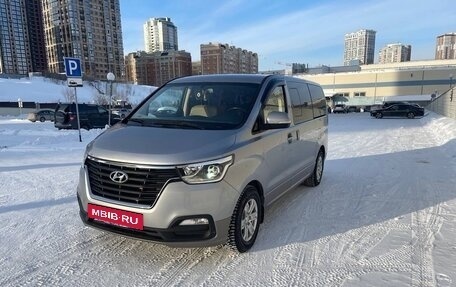 Hyundai H-1 II рестайлинг, 2018 год, 3 000 000 рублей, 2 фотография