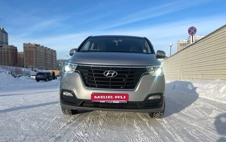Hyundai H-1 II рестайлинг, 2018 год, 3 000 000 рублей, 3 фотография