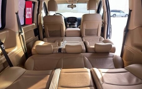 Hyundai H-1 II рестайлинг, 2018 год, 3 000 000 рублей, 26 фотография