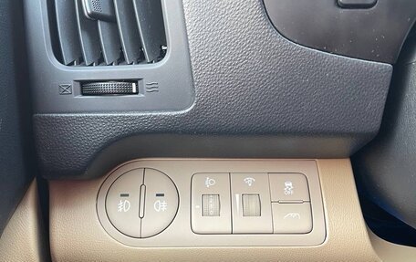 Hyundai H-1 II рестайлинг, 2018 год, 3 000 000 рублей, 34 фотография