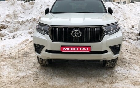 Toyota Land Cruiser Prado 150 рестайлинг 2, 2020 год, 6 200 000 рублей, 10 фотография