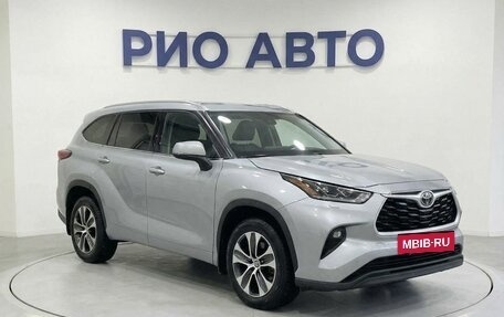 Toyota Highlander, 2021 год, 4 449 999 рублей, 3 фотография