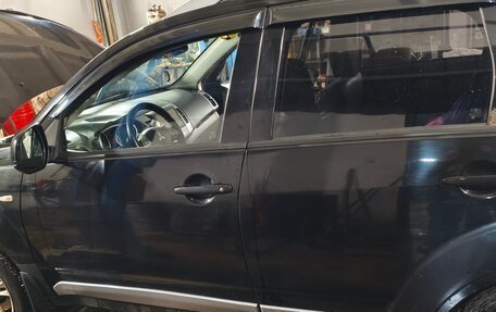 Mitsubishi Outlander III рестайлинг 3, 2007 год, 735 000 рублей, 4 фотография