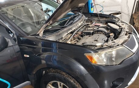 Mitsubishi Outlander III рестайлинг 3, 2007 год, 735 000 рублей, 10 фотография