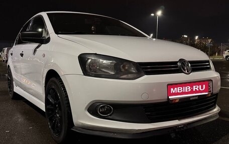 Volkswagen Polo VI (EU Market), 2014 год, 800 000 рублей, 1 фотография