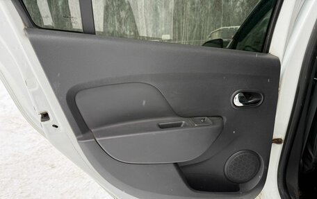 Renault Logan II, 2016 год, 600 000 рублей, 15 фотография