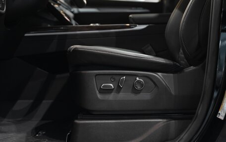 Cadillac Escalade V, 2025 год, 22 990 000 рублей, 12 фотография