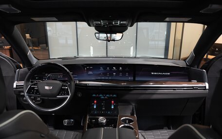 Cadillac Escalade V, 2025 год, 22 990 000 рублей, 18 фотография