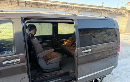 Mercedes-Benz V-Класс, 2016 год, 6 650 000 рублей, 38 фотография