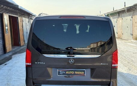 Mercedes-Benz V-Класс, 2016 год, 6 650 000 рублей, 40 фотография