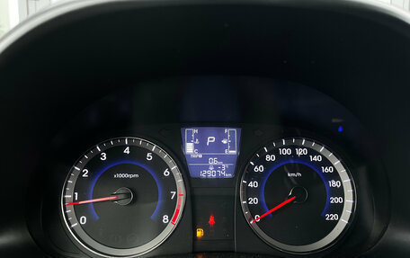 Hyundai Solaris II рестайлинг, 2015 год, 1 090 000 рублей, 21 фотография