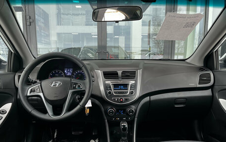 Hyundai Solaris II рестайлинг, 2015 год, 1 090 000 рублей, 17 фотография