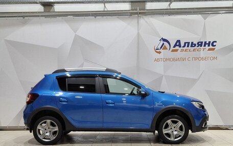 Renault Sandero II рестайлинг, 2021 год, 1 550 000 рублей, 2 фотография