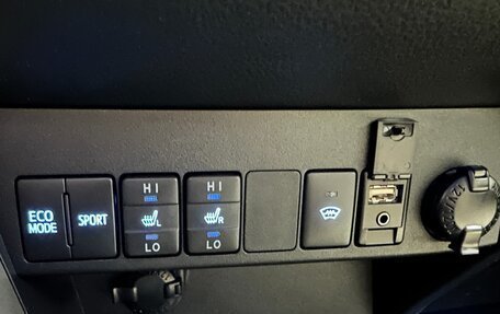 Toyota RAV4, 2018 год, 2 490 000 рублей, 9 фотография