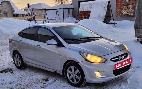 Hyundai Solaris II рестайлинг, 2011 год, 540 000 рублей, 2 фотография