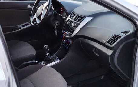 Hyundai Solaris II рестайлинг, 2011 год, 540 000 рублей, 7 фотография