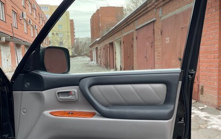 Toyota Land Cruiser 100 рестайлинг 2, 2005 год, 2 750 000 рублей, 5 фотография