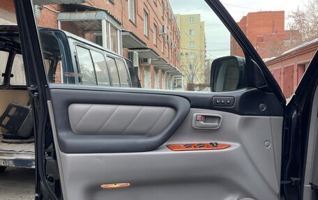 Toyota Land Cruiser 100 рестайлинг 2, 2005 год, 2 750 000 рублей, 4 фотография