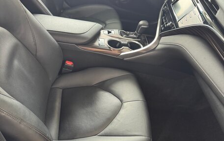 Toyota Camry, 2018 год, 2 590 000 рублей, 14 фотография