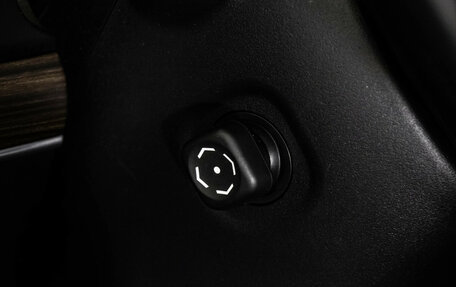 Toyota Land Cruiser Prado 150 рестайлинг 2, 2021 год, 5 999 000 рублей, 21 фотография