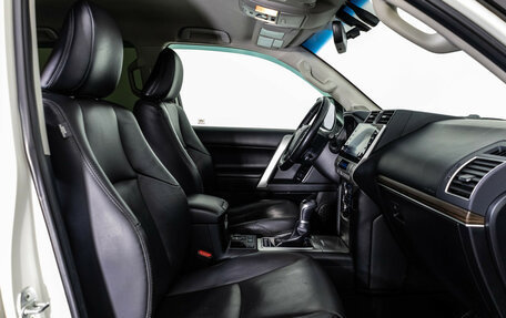 Toyota Land Cruiser Prado 150 рестайлинг 2, 2021 год, 5 999 000 рублей, 25 фотография