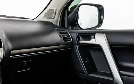 Toyota Land Cruiser Prado 150 рестайлинг 2, 2021 год, 5 999 000 рублей, 23 фотография