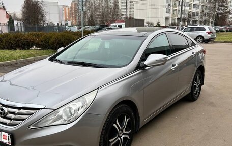 Hyundai Sonata VI, 2011 год, 960 000 рублей, 2 фотография