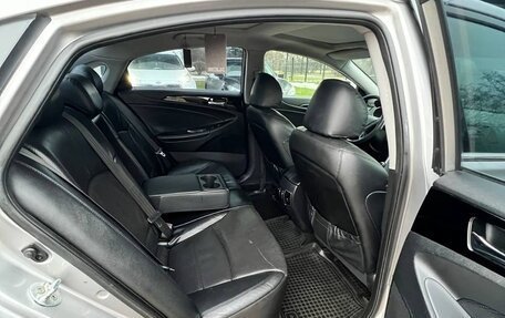 Hyundai Sonata VI, 2011 год, 960 000 рублей, 21 фотография