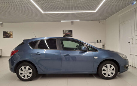 Opel Astra J, 2013 год, 708 000 рублей, 4 фотография