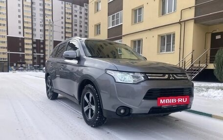 Mitsubishi Outlander III рестайлинг 3, 2013 год, 1 370 000 рублей, 3 фотография