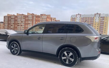 Mitsubishi Outlander III рестайлинг 3, 2013 год, 1 370 000 рублей, 5 фотография