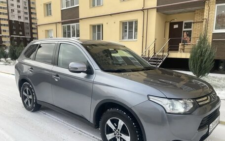 Mitsubishi Outlander III рестайлинг 3, 2013 год, 1 370 000 рублей, 7 фотография