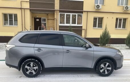 Mitsubishi Outlander III рестайлинг 3, 2013 год, 1 370 000 рублей, 6 фотография