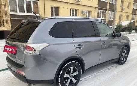 Mitsubishi Outlander III рестайлинг 3, 2013 год, 1 370 000 рублей, 4 фотография