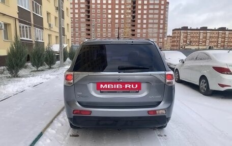Mitsubishi Outlander III рестайлинг 3, 2013 год, 1 370 000 рублей, 8 фотография