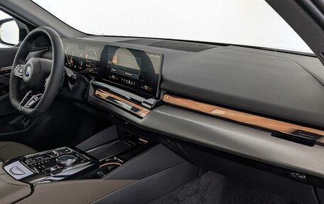 BMW 5 серия, 2025 год, 8 800 000 рублей, 9 фотография