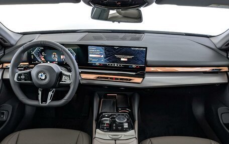 BMW 5 серия, 2025 год, 8 800 000 рублей, 10 фотография