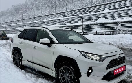 Toyota RAV4, 2022 год, 3 900 000 рублей, 1 фотография