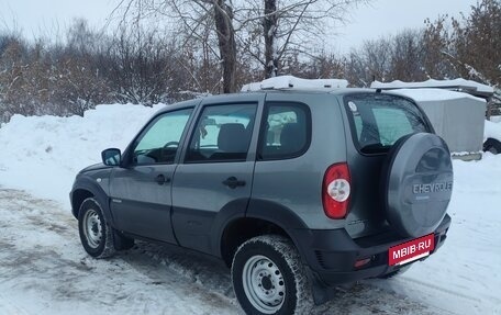 Chevrolet Niva I рестайлинг, 2018 год, 770 000 рублей, 5 фотография