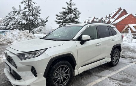 Toyota RAV4, 2022 год, 3 900 000 рублей, 2 фотография