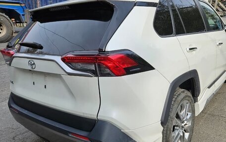 Toyota RAV4, 2022 год, 3 900 000 рублей, 5 фотография